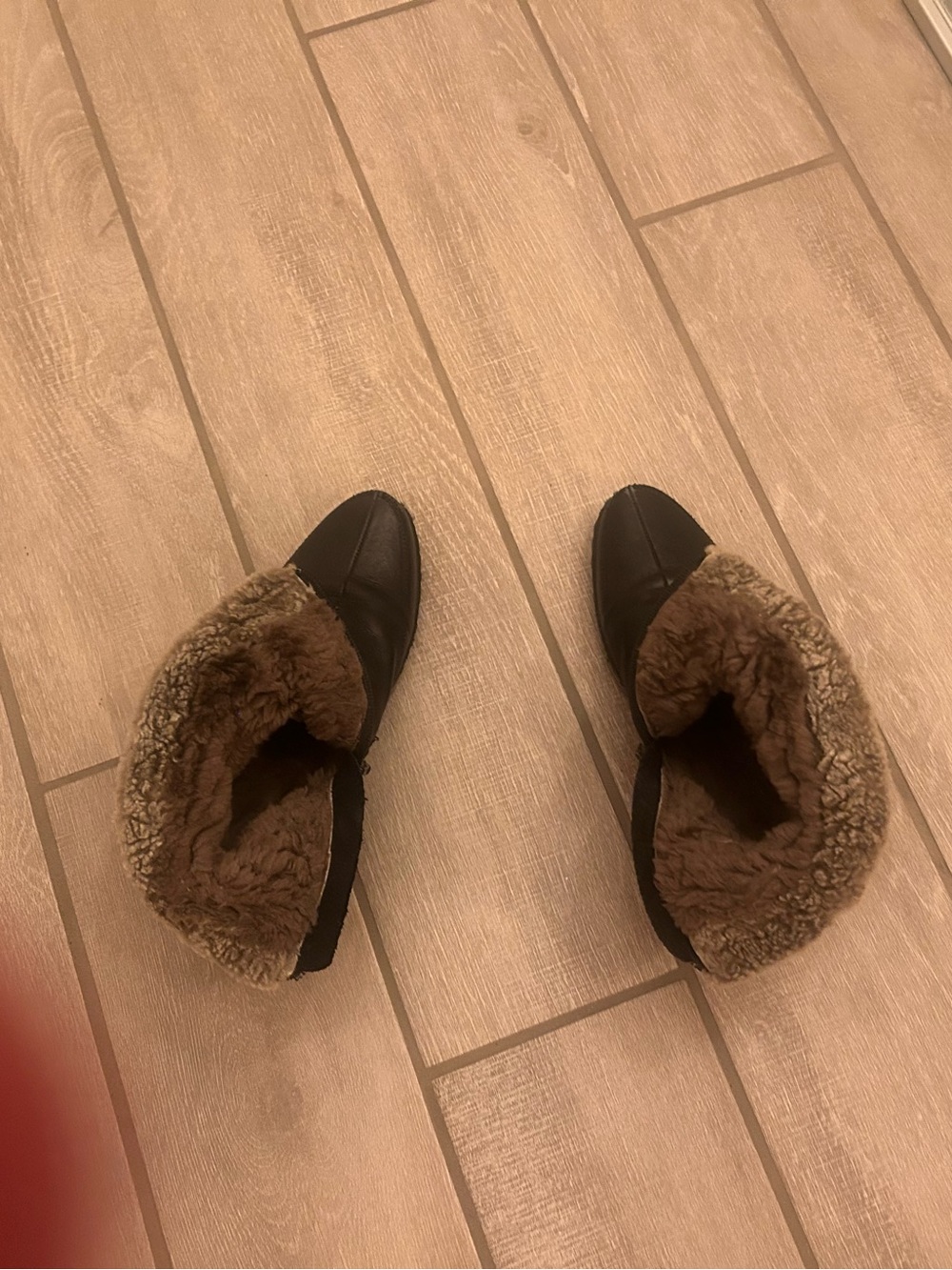 Women's Winter Black Leather Ankle Boots with Grey Shearling Trim - Picture 4 of 5